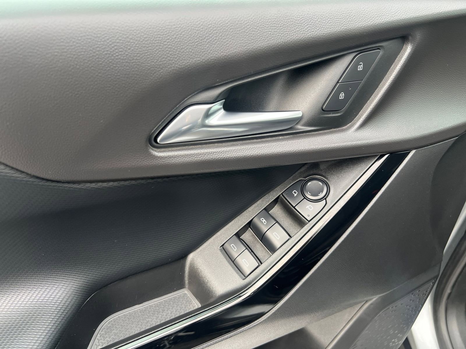 Used 2025 Chevrolet Equinox LT image 20