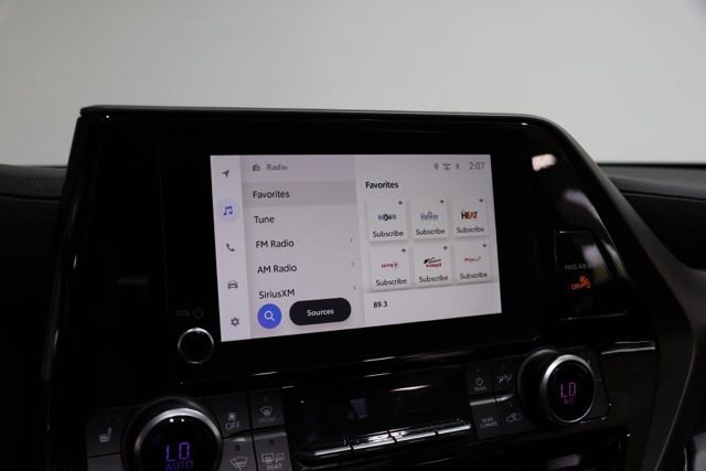 Used 2023 Toyota Highlander XLE image 22