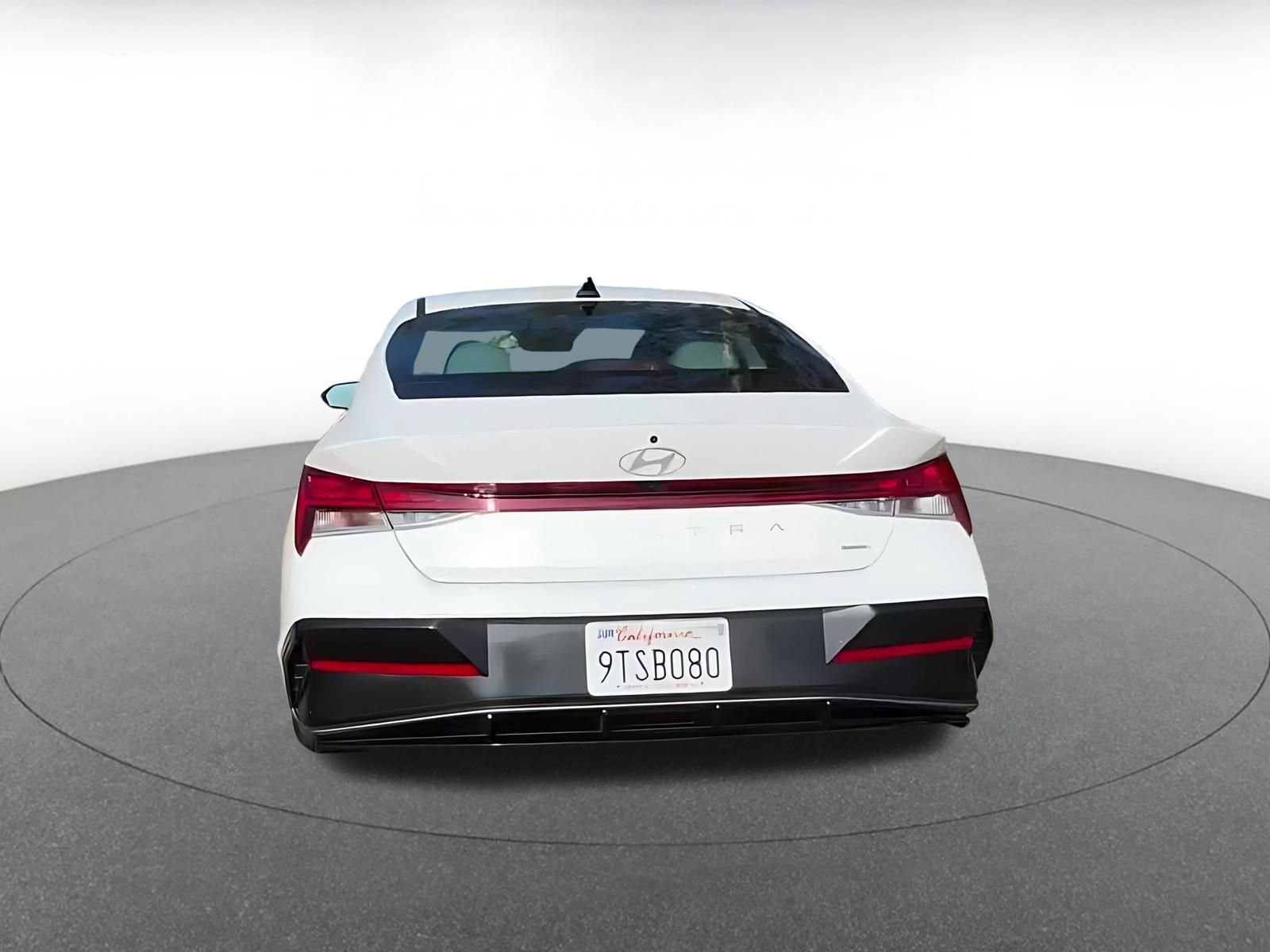 Used 2025 Hyundai Elantra Limited image 12