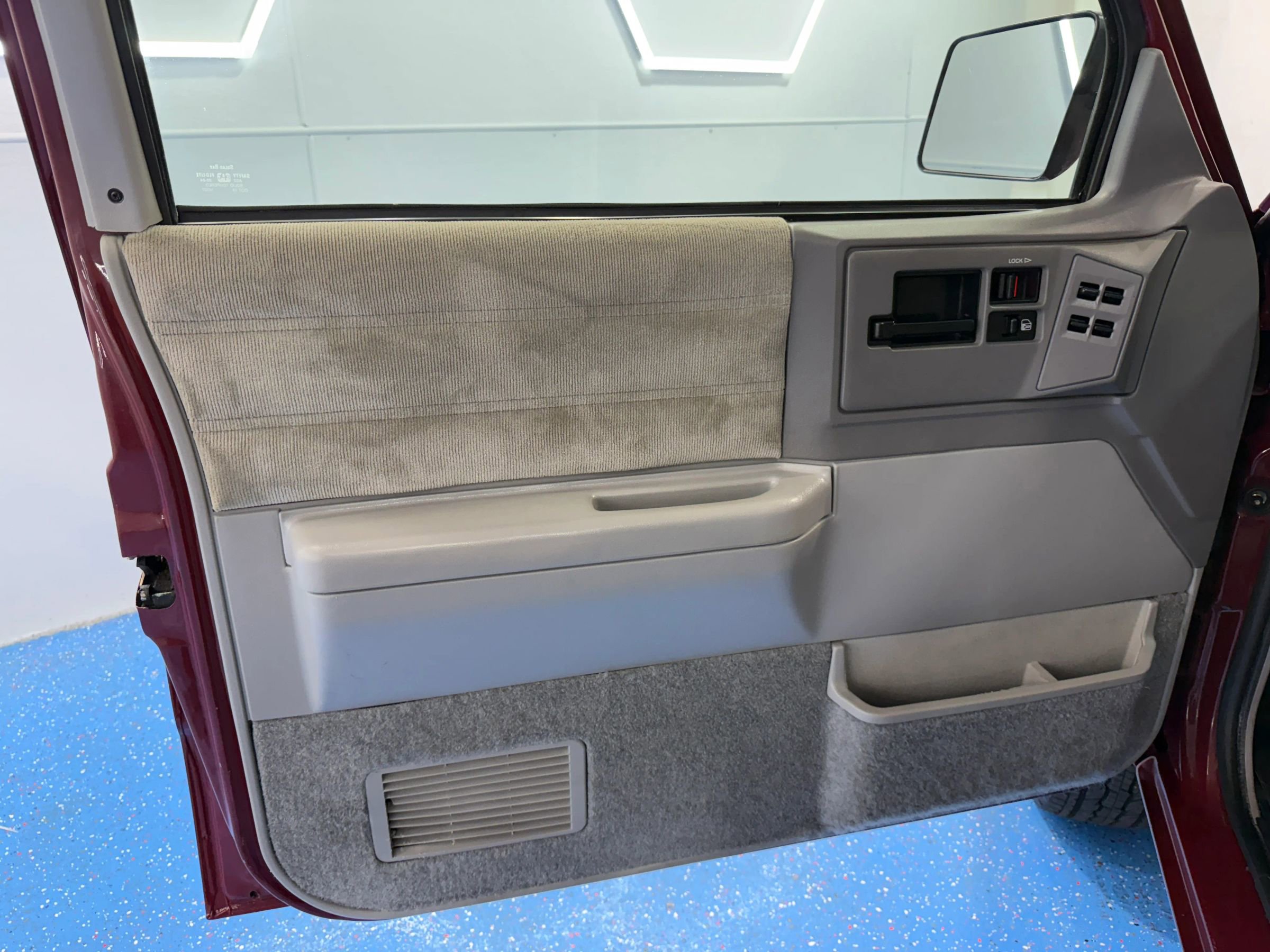 Used 1994 Chevrolet S10 Pickup 4WD 4-Door image 21