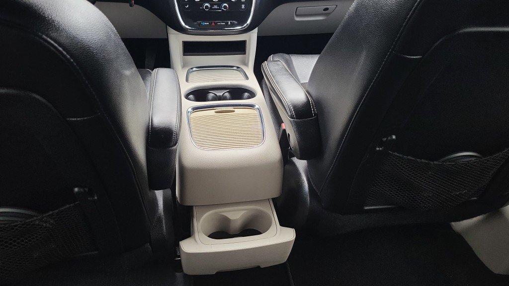 Used 2019 Dodge Grand Caravan SXT image 28