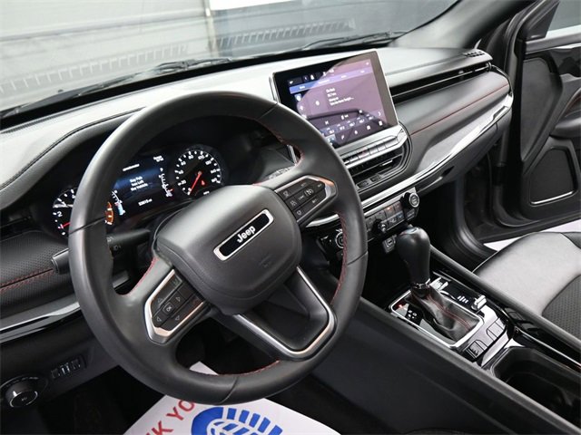 Used 2024 Jeep Compass Trailhawk image 10