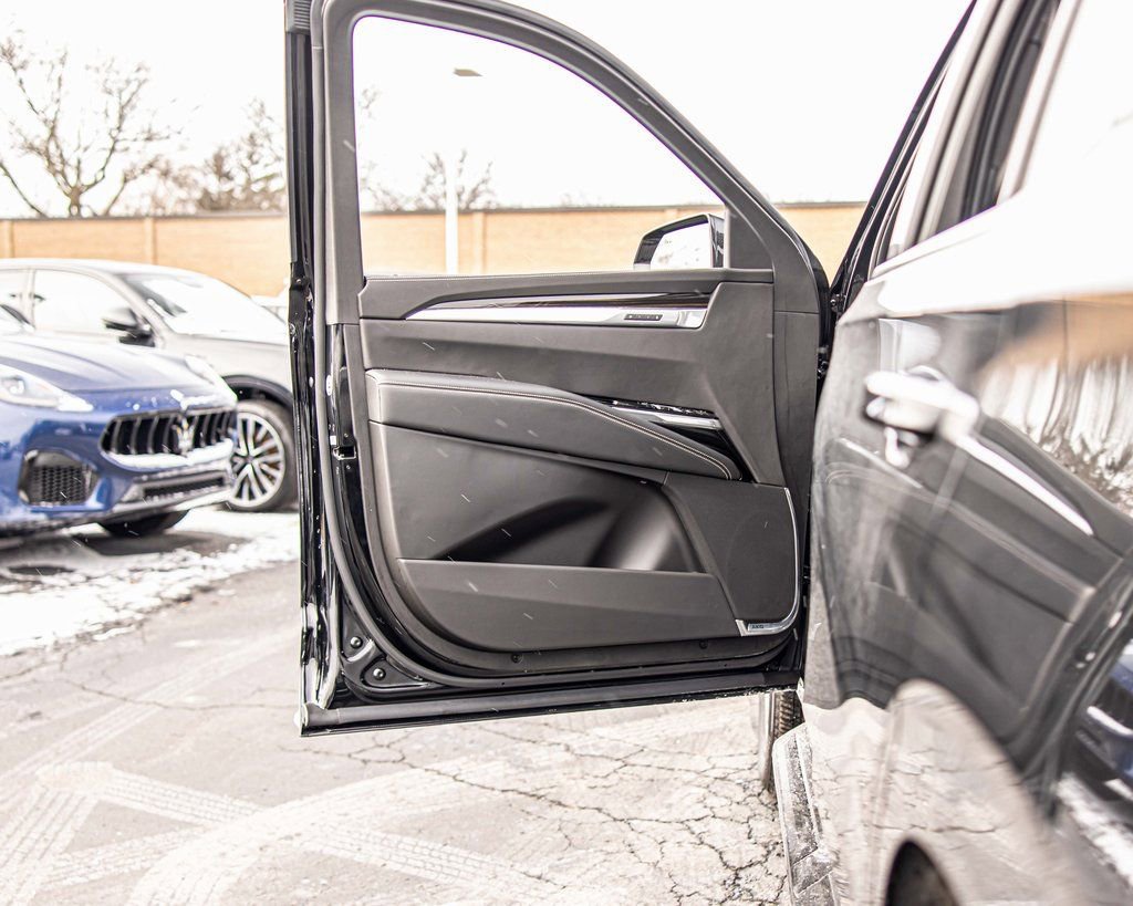 Used 2025 Cadillac Escalade Luxury image 33