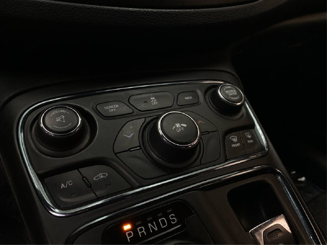 Used 2015 Chrysler 200 S FWD image 31