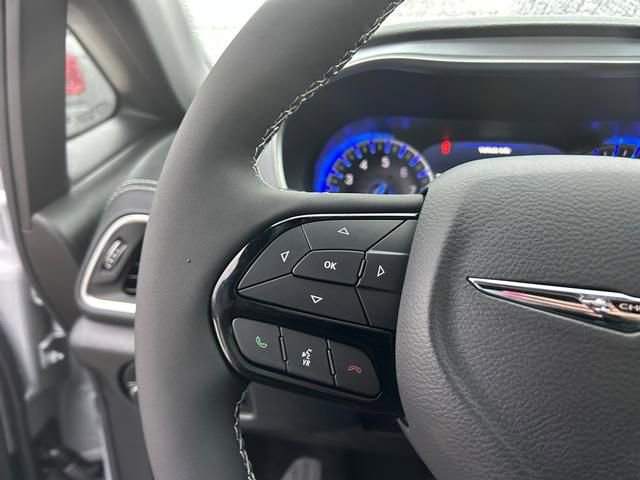New 2026 Chrysler Pacifica Limited w/ Uconnect Theater Family Group image 22