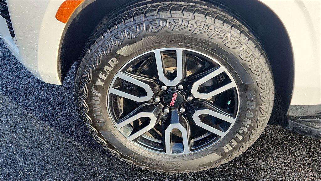 Used 2023 GMC Yukon XL AT4 image 14