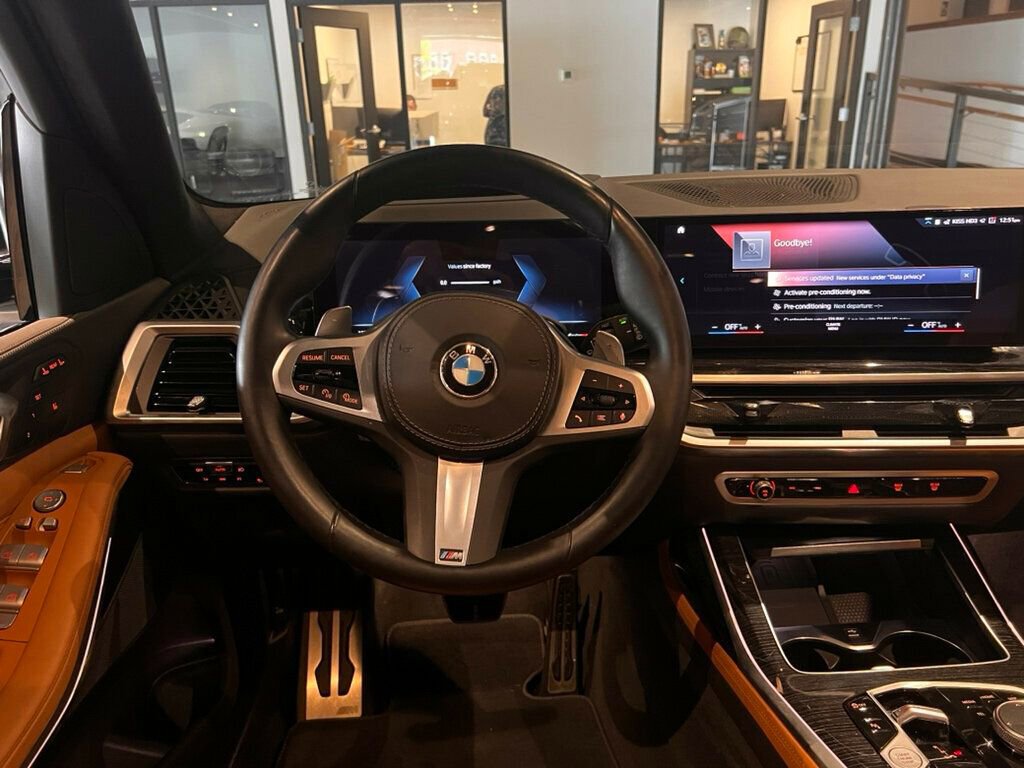 Used 2023 BMW X7 xDrive40i w/ M Sport Package AWD/4WD image 17