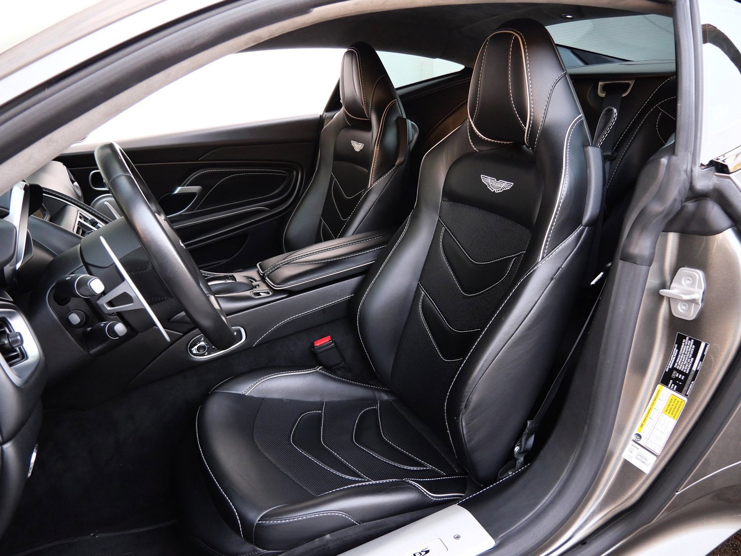 Used 2019 Aston Martin DBS Superleggera image 26