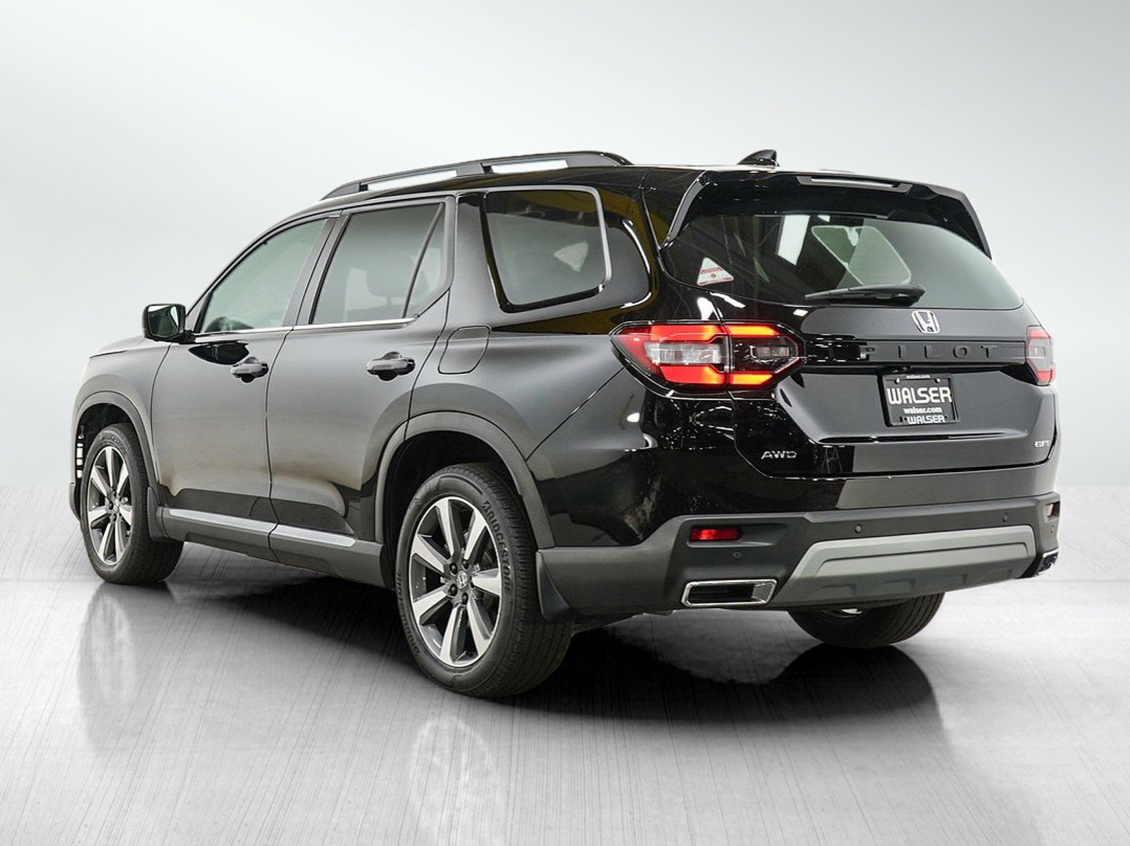 Used 2024 Honda Pilot Elite image 4