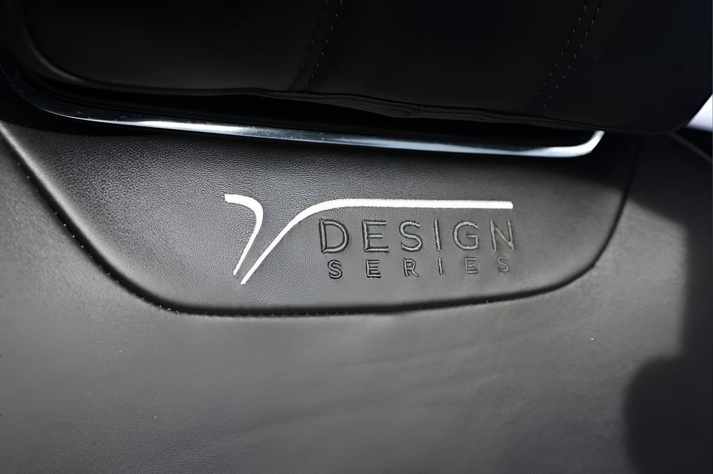 Used 2020 Bentley Bentayga Design Series image 40