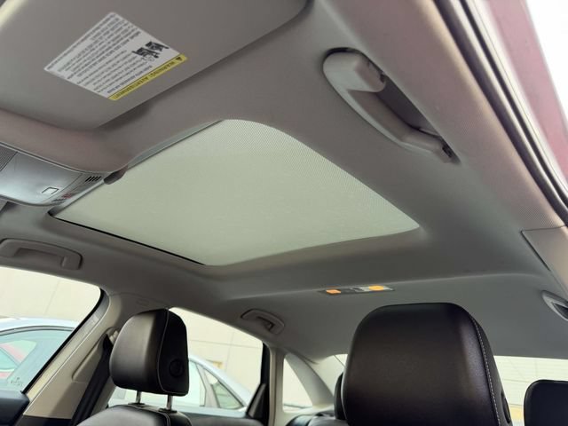 Certified 2023 Volkswagen Jetta SE w/ Panoramic Sunroof Package FWD image 21