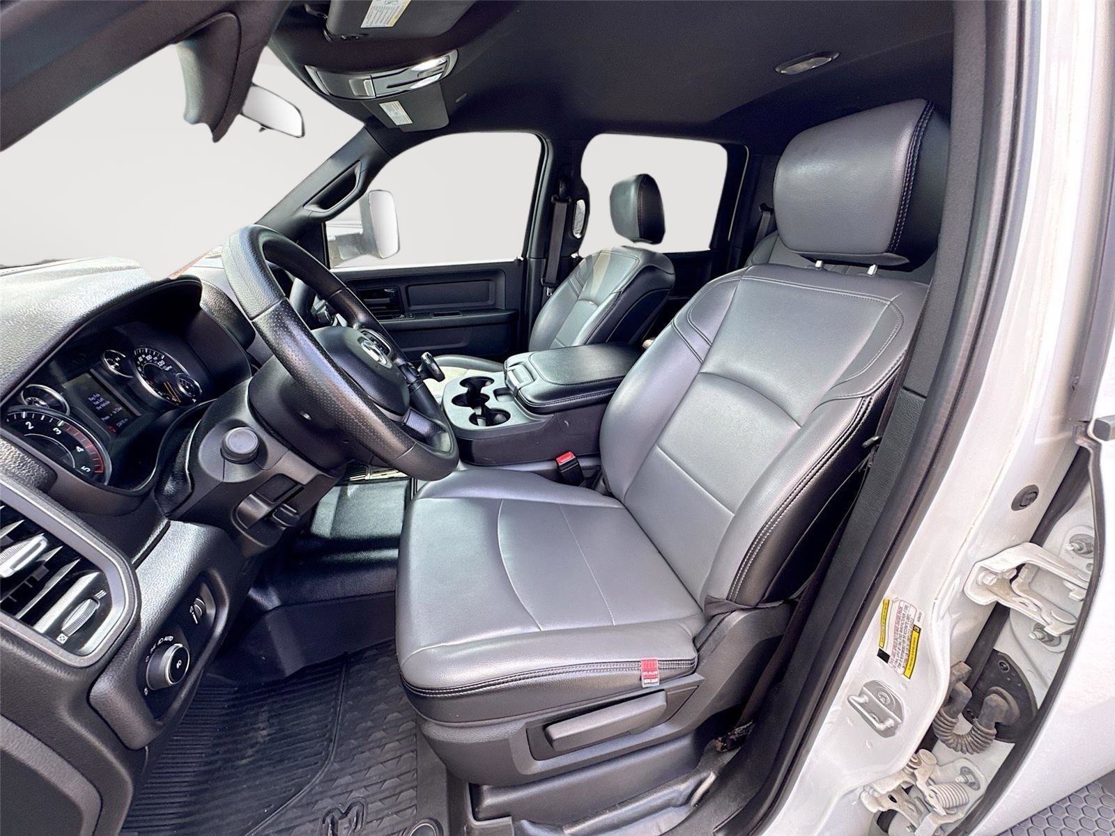 Used 2022 RAM 3500 Tradesman RWD image 10