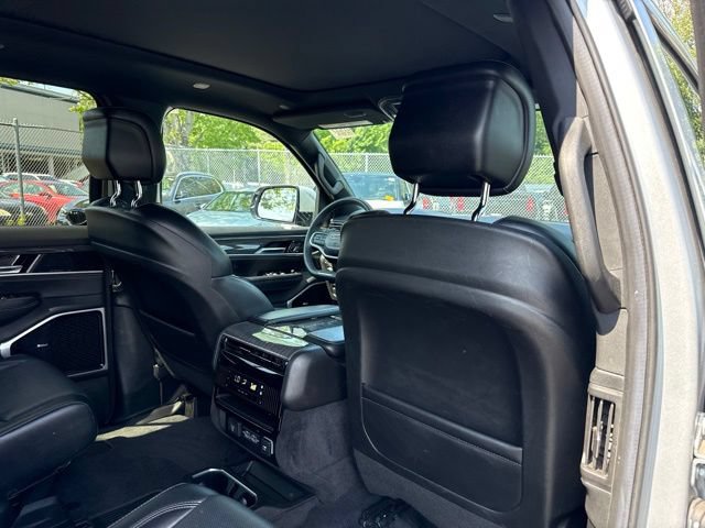 Used 2022 Jeep Wagoneer Series III w/ Premium Group I AWD/4WD image 23