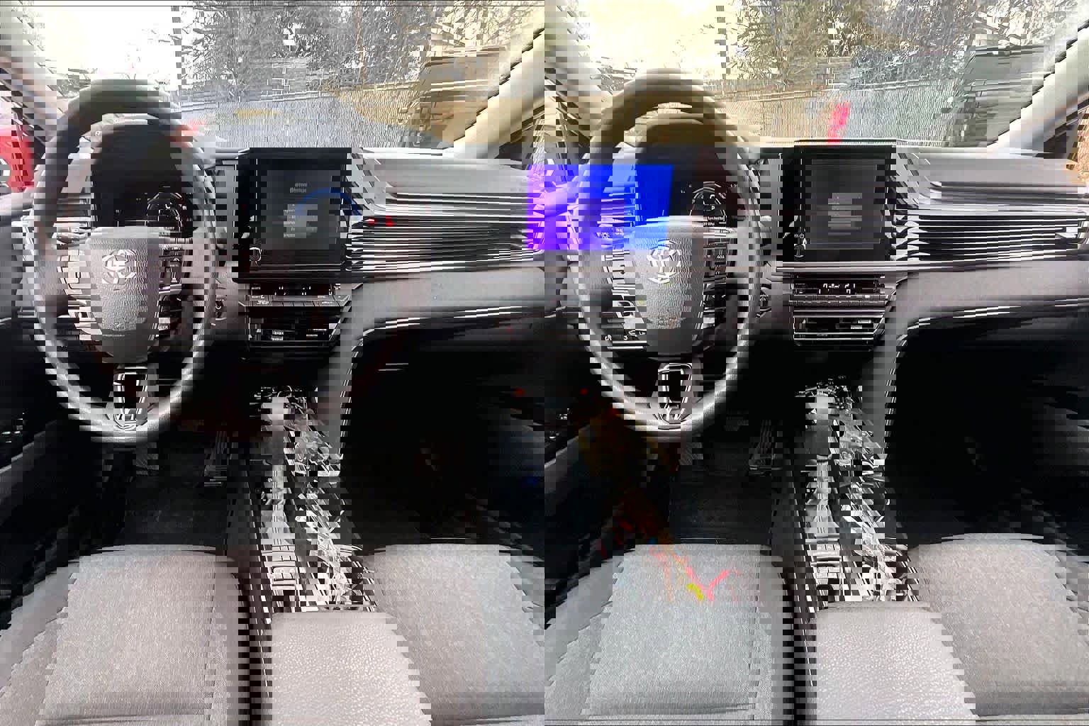 Used 2025 Toyota Camry LE w/ Convenience Package image 15