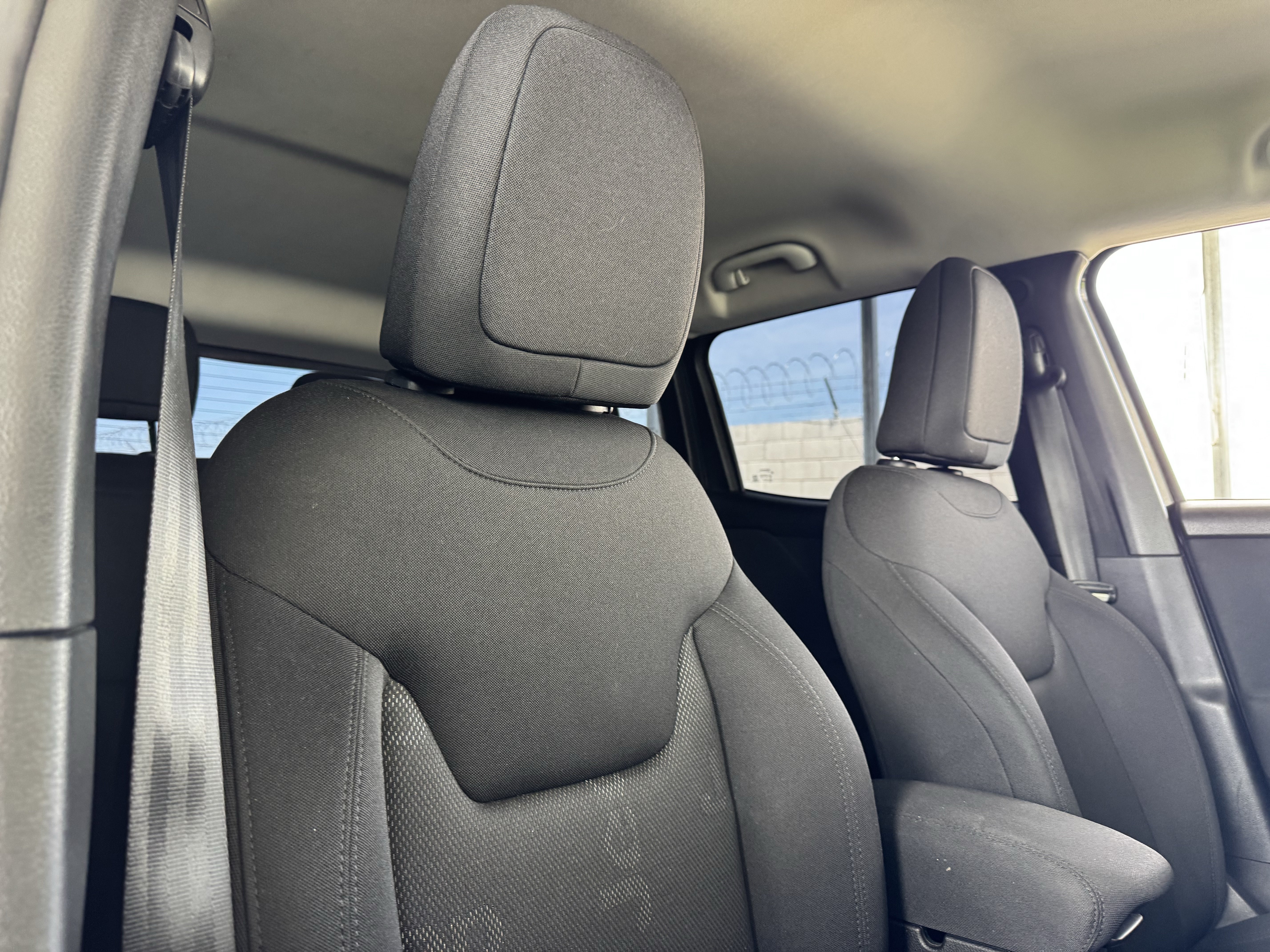 Used 2017 Jeep Renegade Latitude AWD/4WD image 7