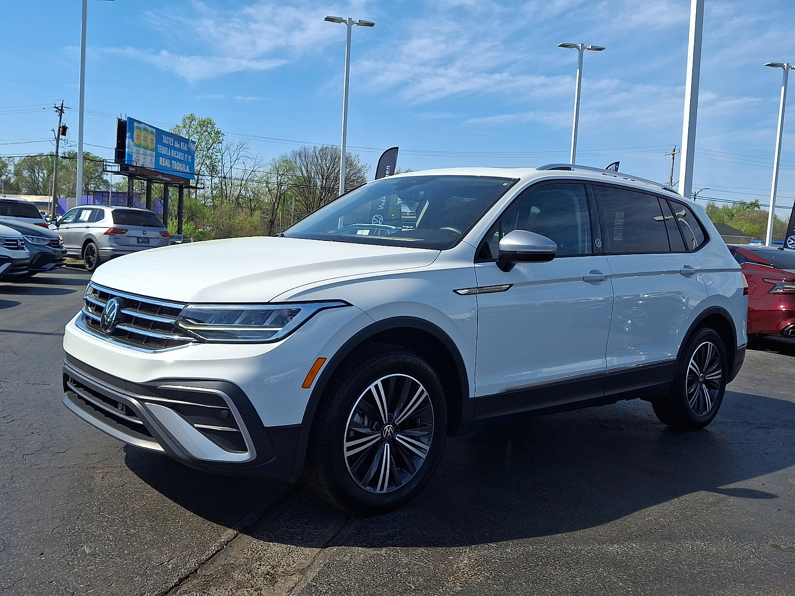 Certified 2024 Volkswagen Tiguan Wolfsburg Edition AWD/4WD image 3