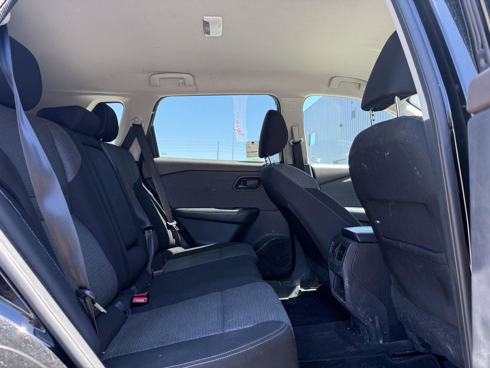 Used 2022 Nissan Rogue S FWD image 11