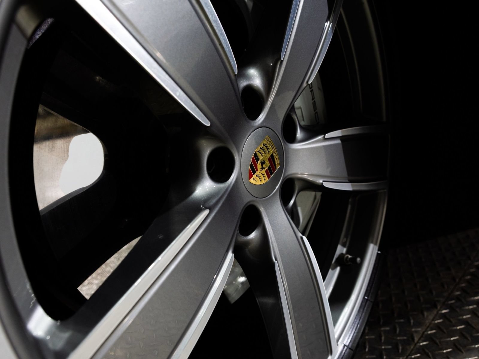 Used 2023 Porsche Cayenne Turbo AWD/4WD image 24