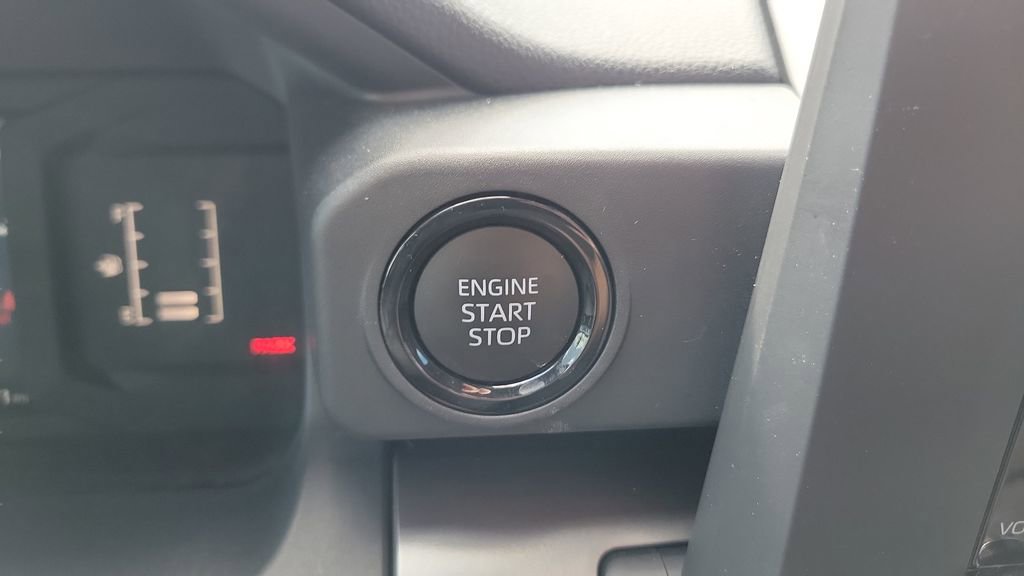 Certified 2024 Toyota Tacoma SR5 AWD/4WD image 27