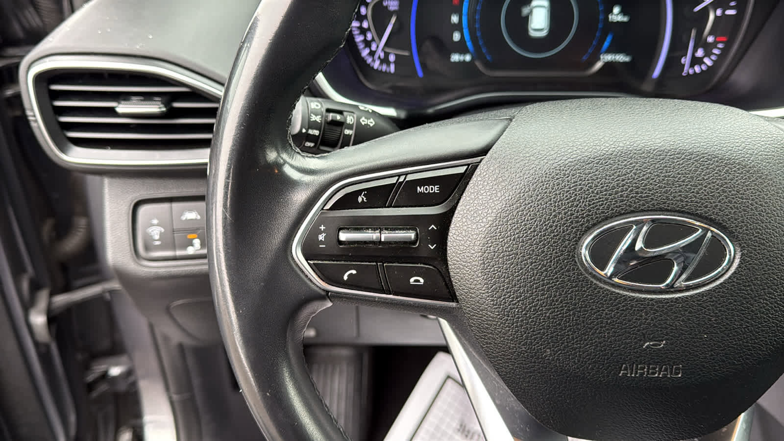 Used 2019 Hyundai Santa Fe SEL image 15