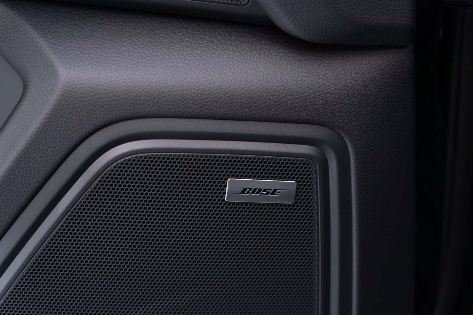 New 2025 Porsche Macan Turbo image 24