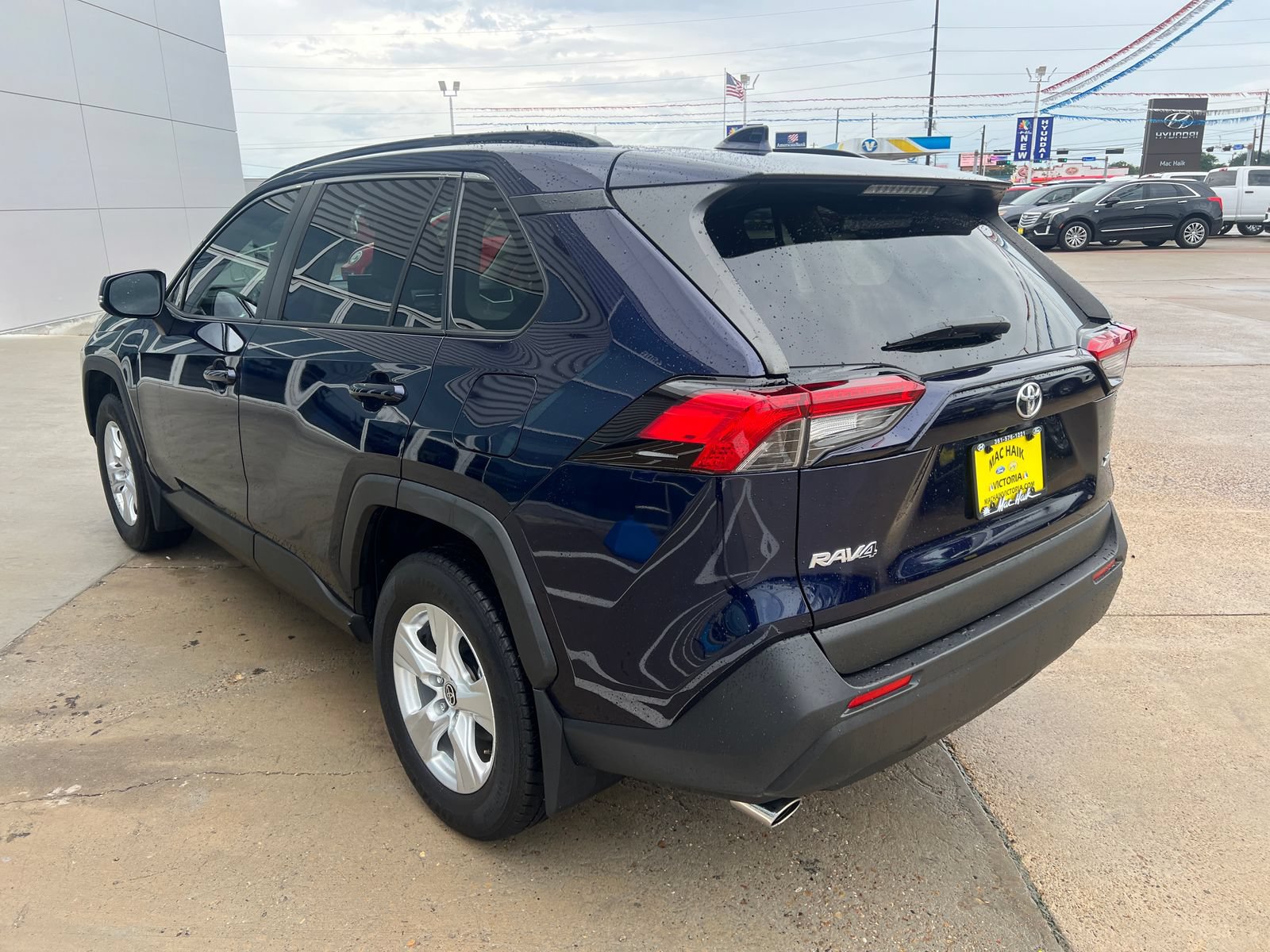 Used 2020 Toyota RAV4 XLE FWD image 5