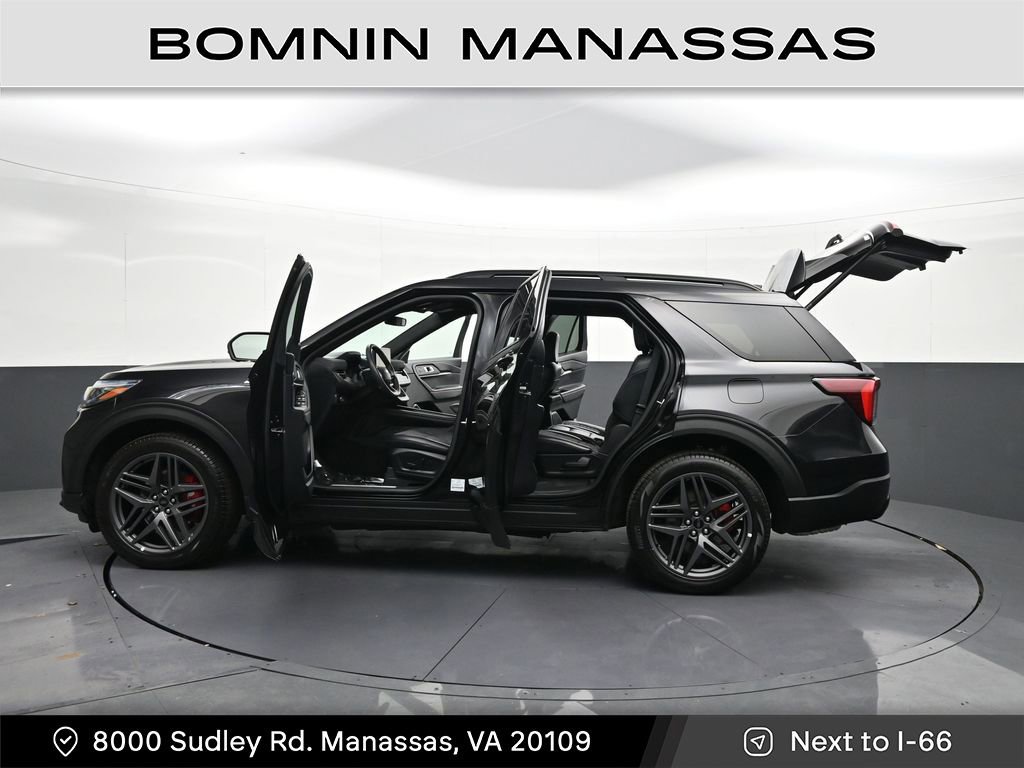 Used 2025 Ford Explorer ST-Line w/ ST-Line Street Pack image 39