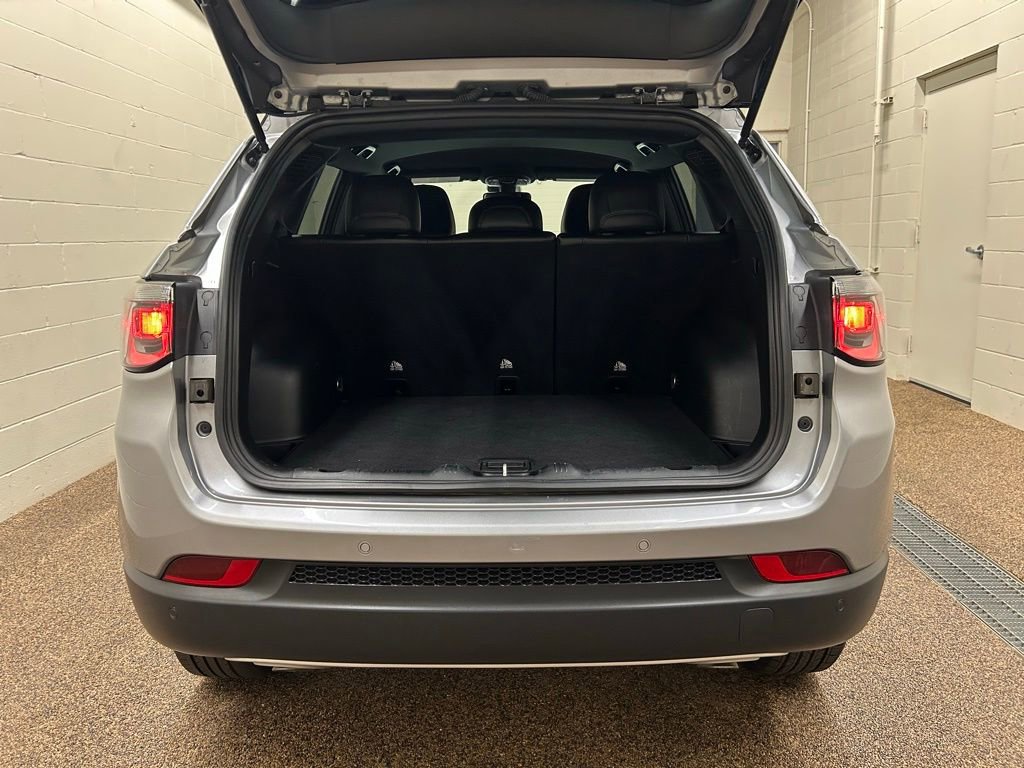 Used 2023 Jeep Compass Limited image 11