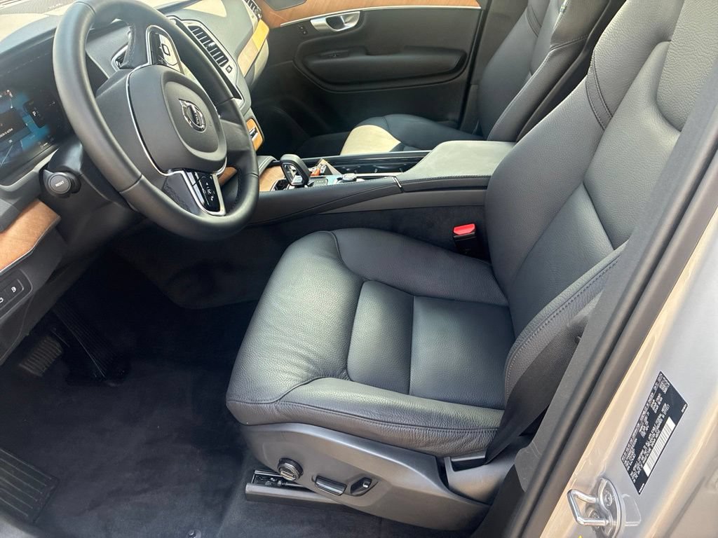 Used 2024 Volvo XC90 T8 Plus w/ Protection Package Premier AWD/4WD image 9