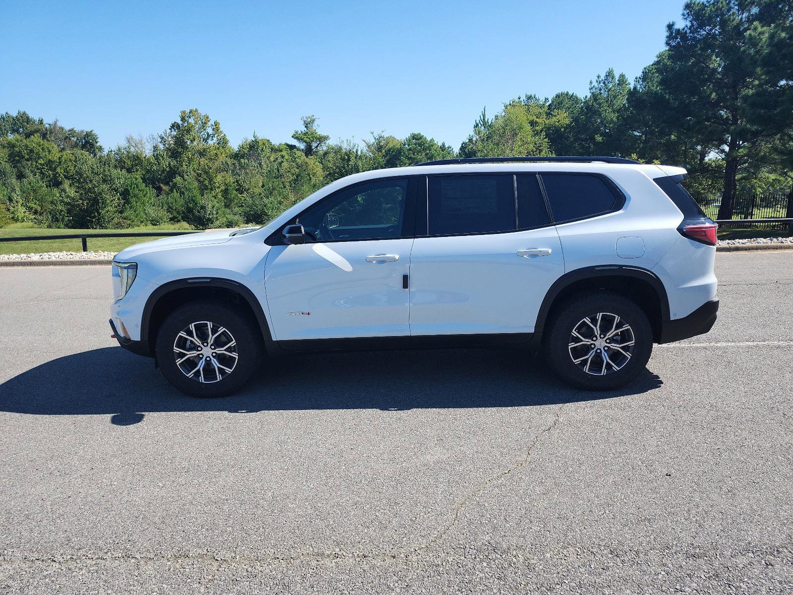 New 2026 GMC Acadia AT4 w/ Super Cruise Package image 2
