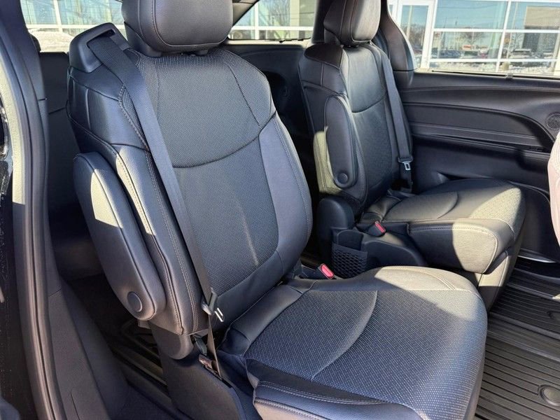 Used 2026 Toyota Sienna Limited image 12