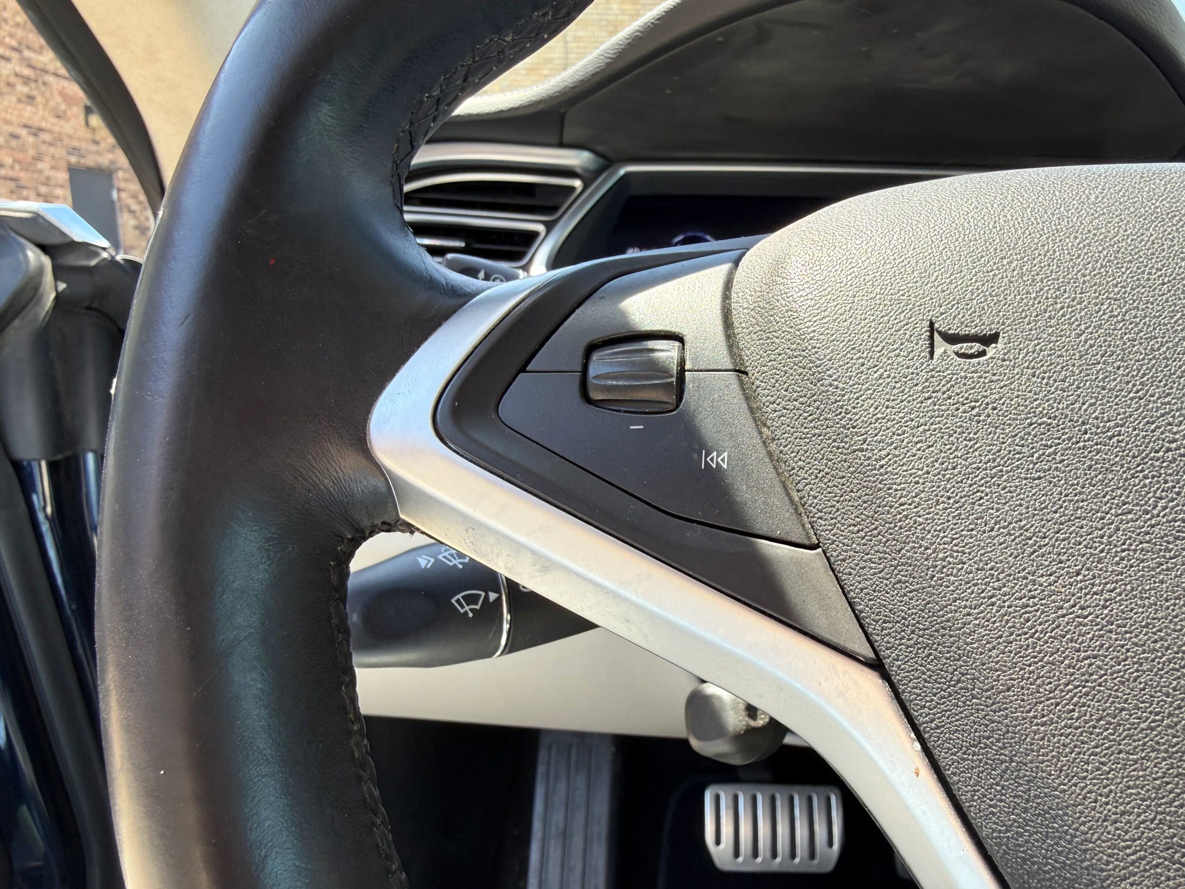 Used 2013 Tesla Model S Performance RWD image 22