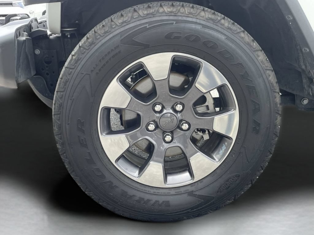 Used 2020 Jeep Wrangler Unlimited Sahara AWD/4WD image 40