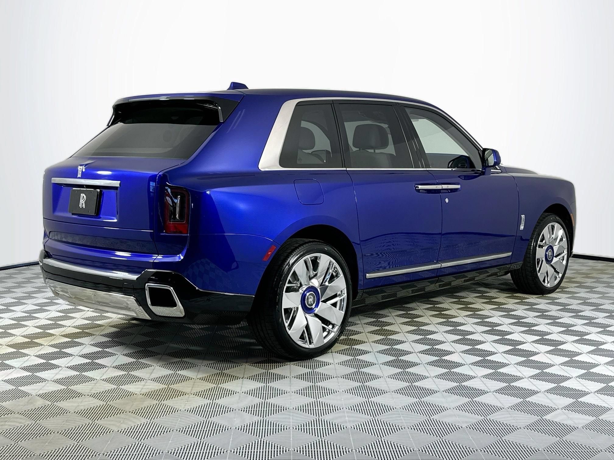 New 2026 Rolls-Royce Cullinan AWD/4WD image 8