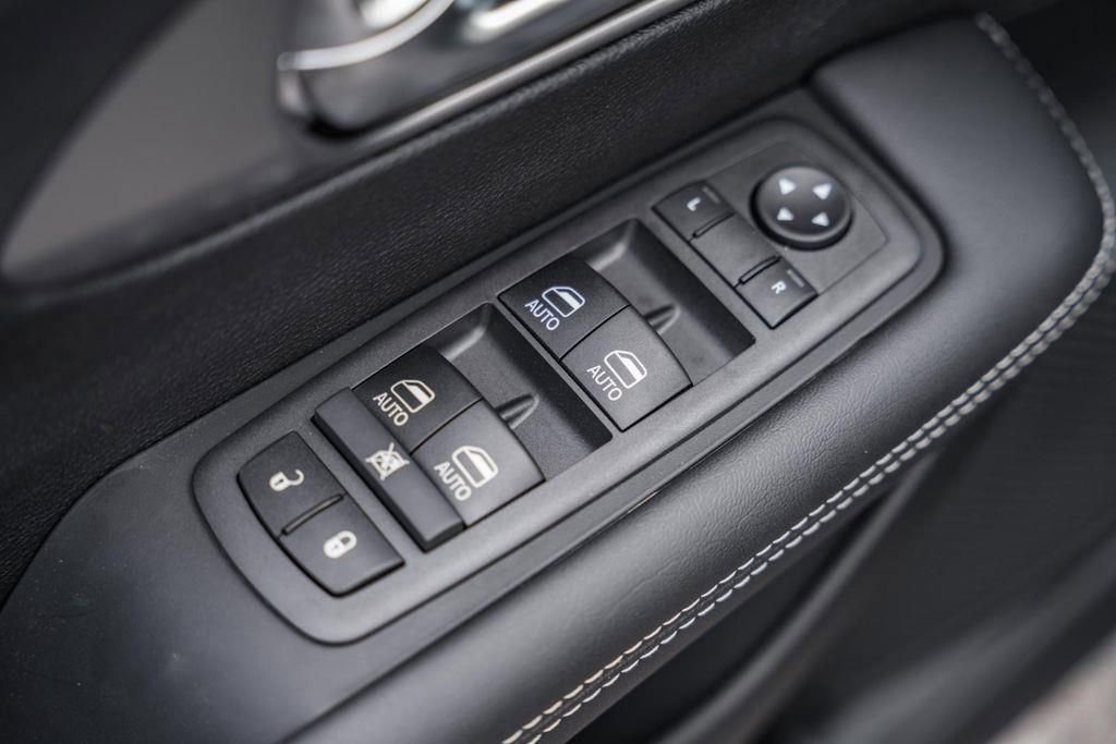 New 2025 Chrysler Pacifica Select FWD image 34