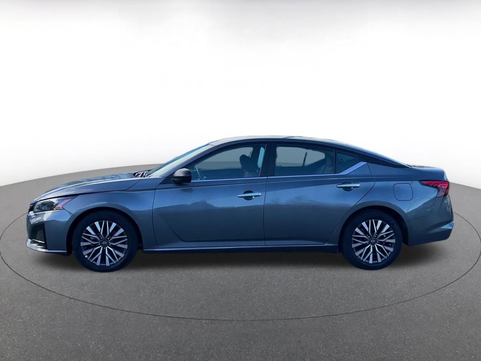 Used 2025 Nissan Altima 2.5 SV image 9