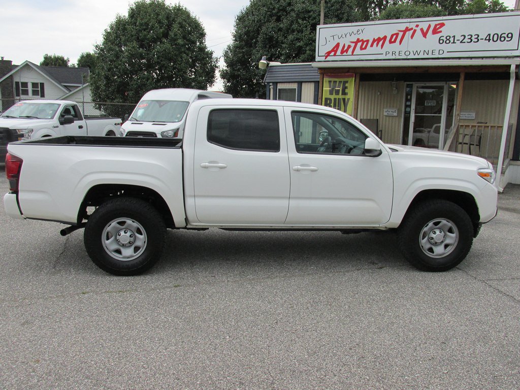 Used 2023 Toyota Tacoma SR AWD/4WD image 3