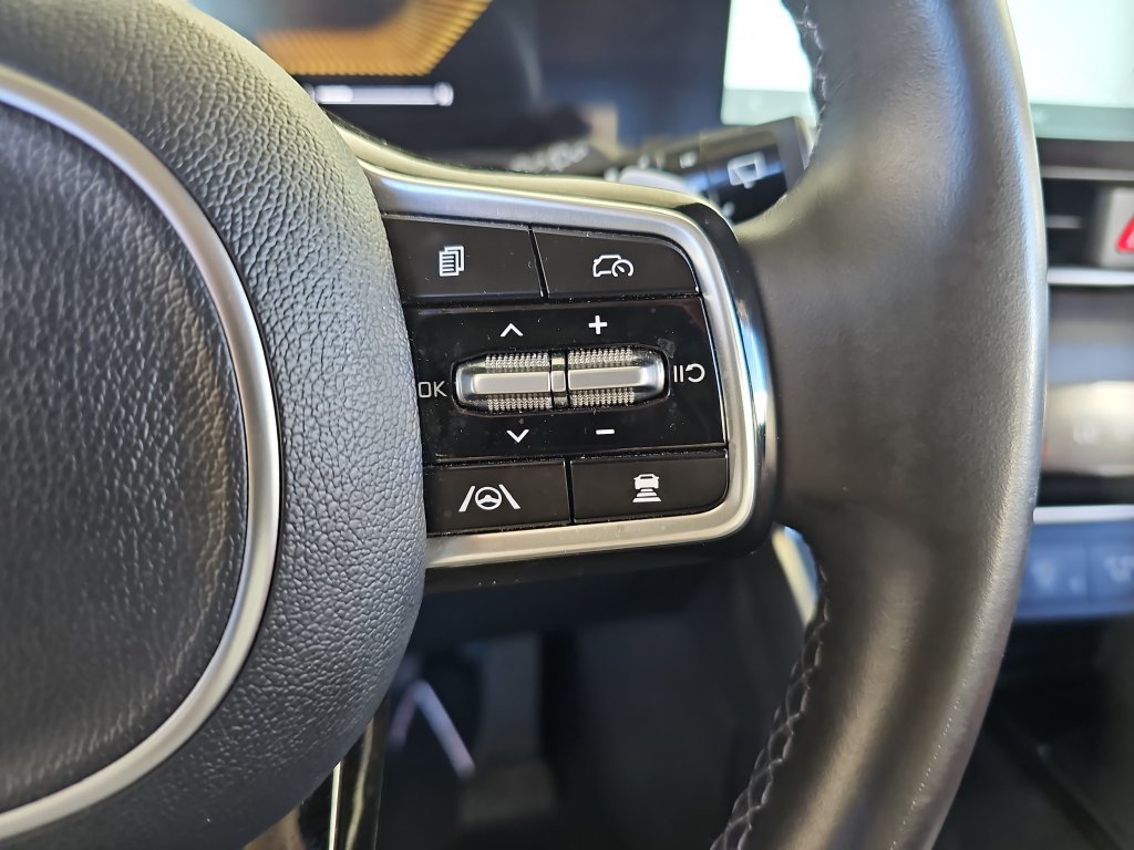 Used 2026 Kia Carnival EX FWD image 12