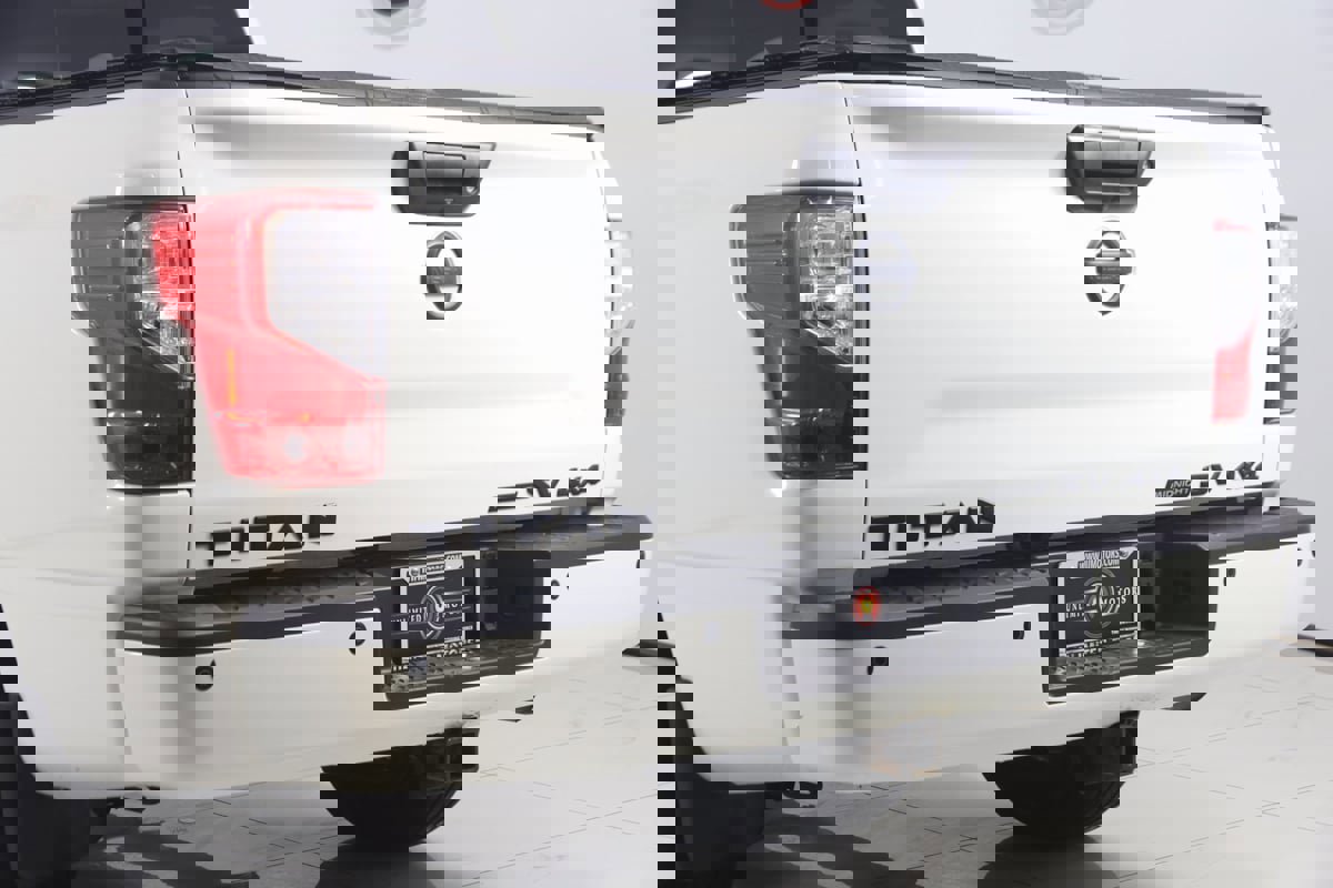 Used 2019 Nissan Titan SV w/ SV Convenience Package image 21