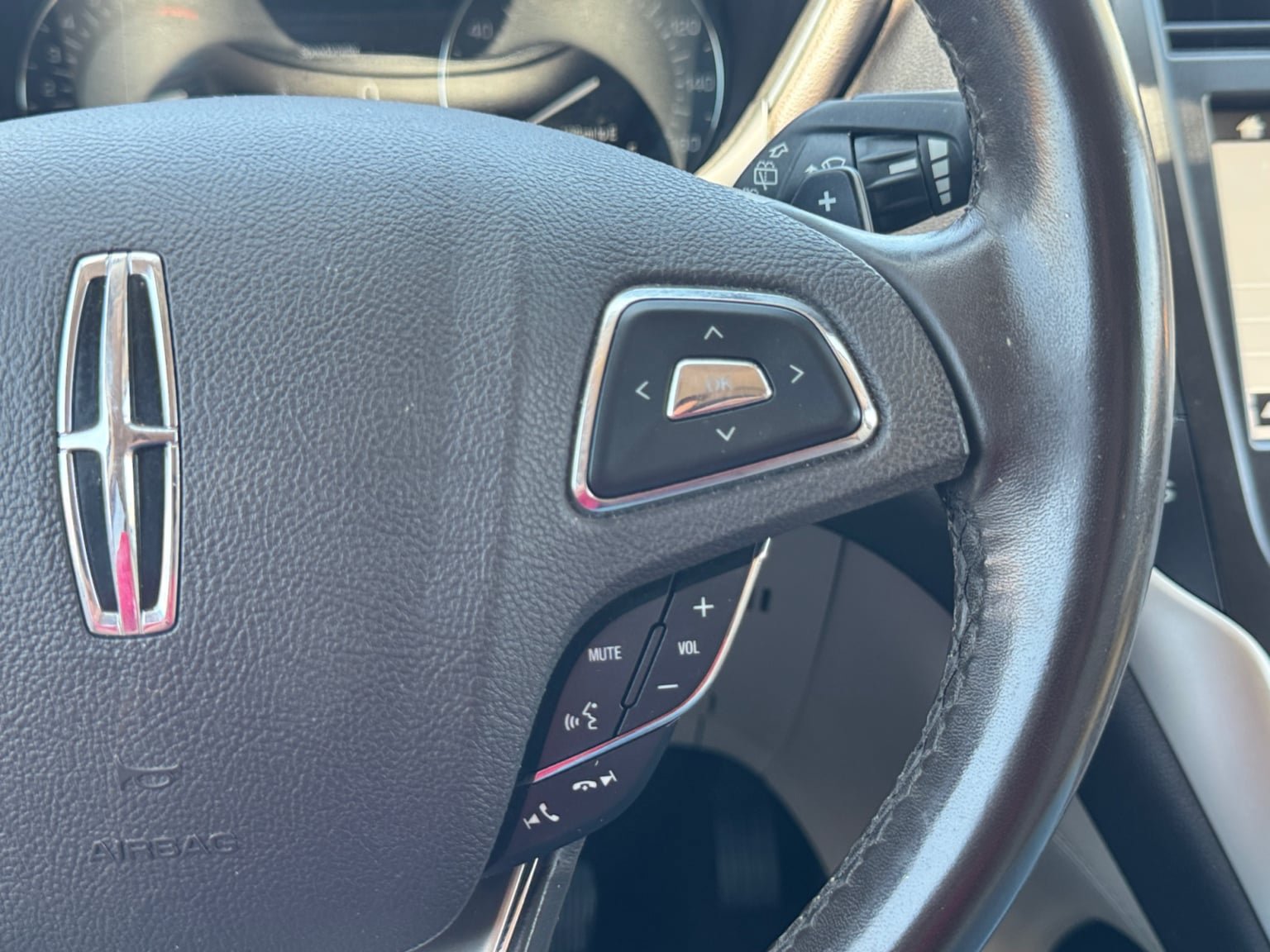 Used 2018 Lincoln MKC Select w/ Select Plus Package FWD image 23