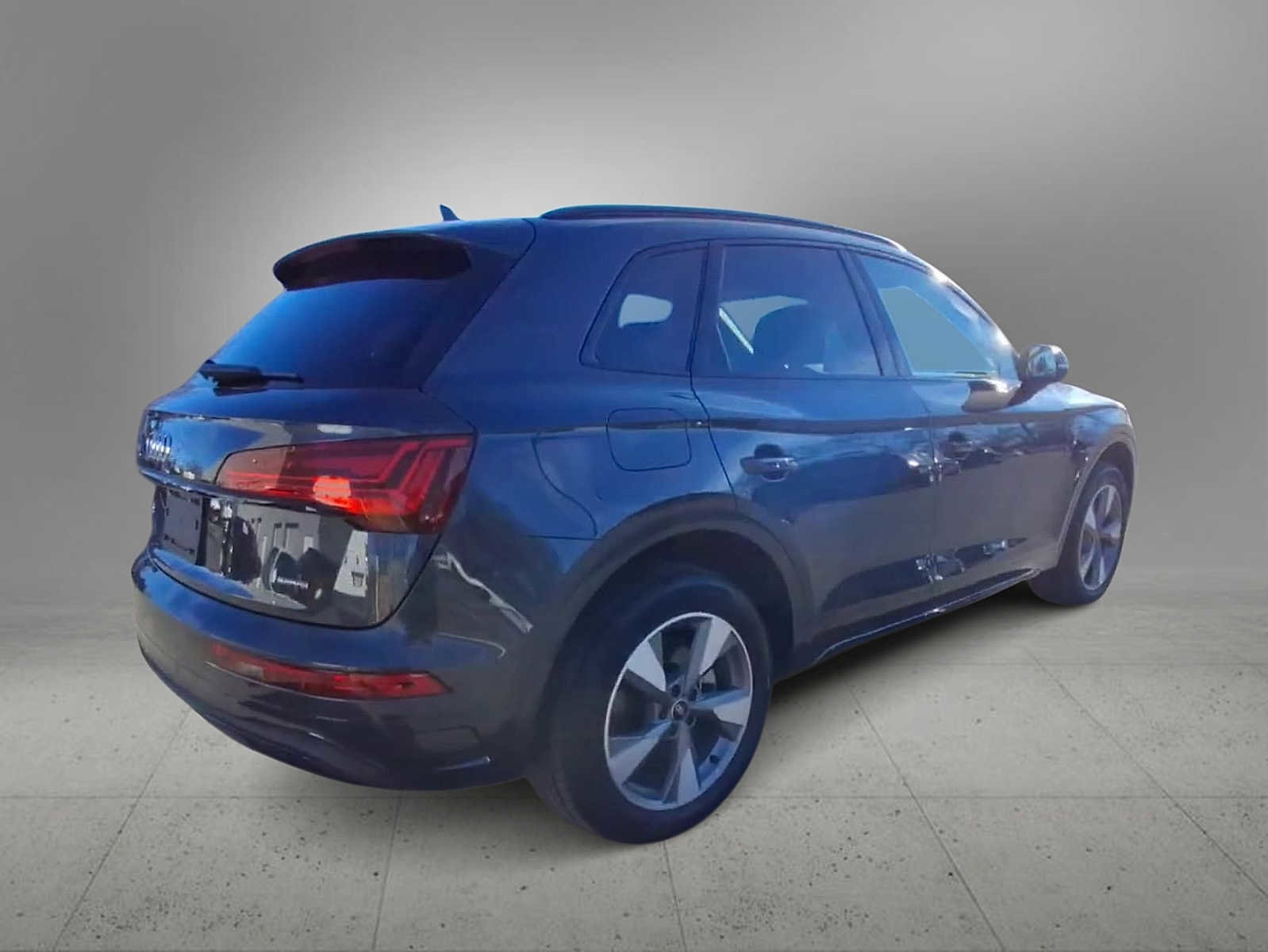 Certified 2025 Audi Q5 2.0T Premium w/ Convenience Plus Package image 8