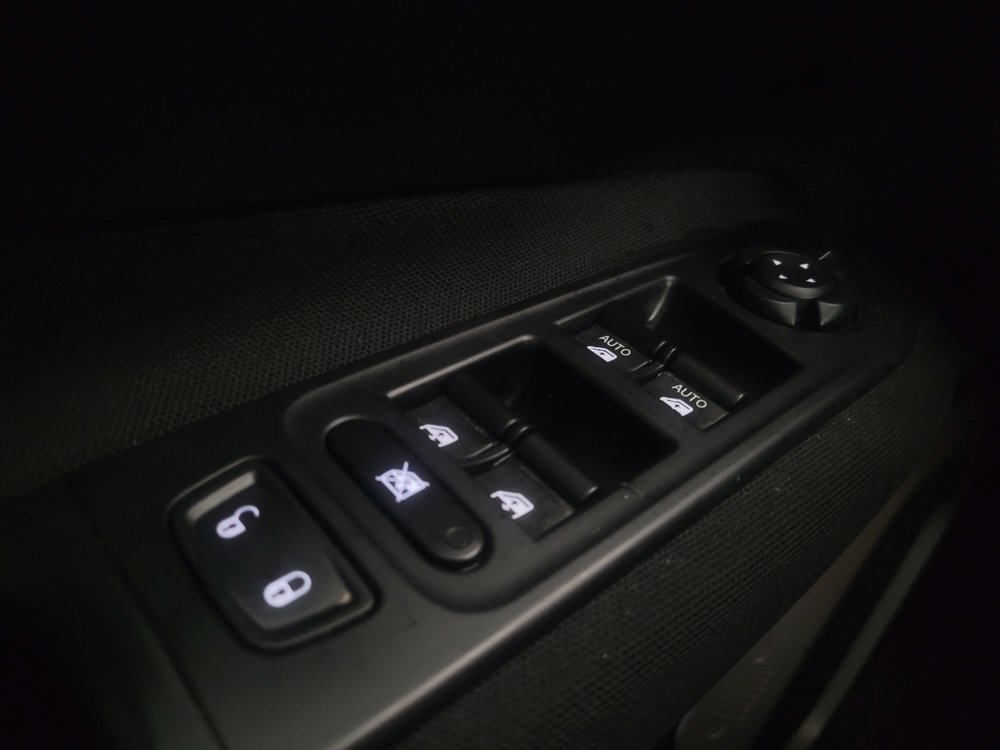 Used 2016 Jeep Renegade Latitude FWD image 27