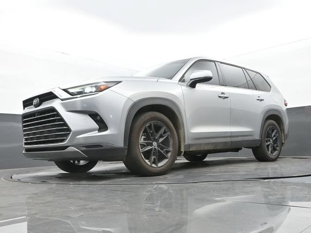Used 2024 Toyota Grand Highlander AWD image 12