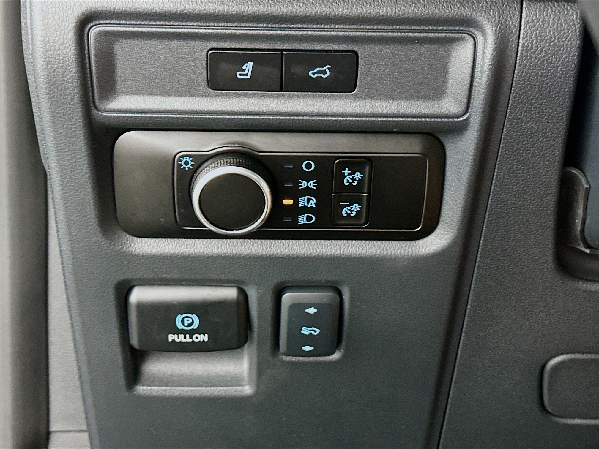 Used 2024 Ford Expedition Max XLT image 17