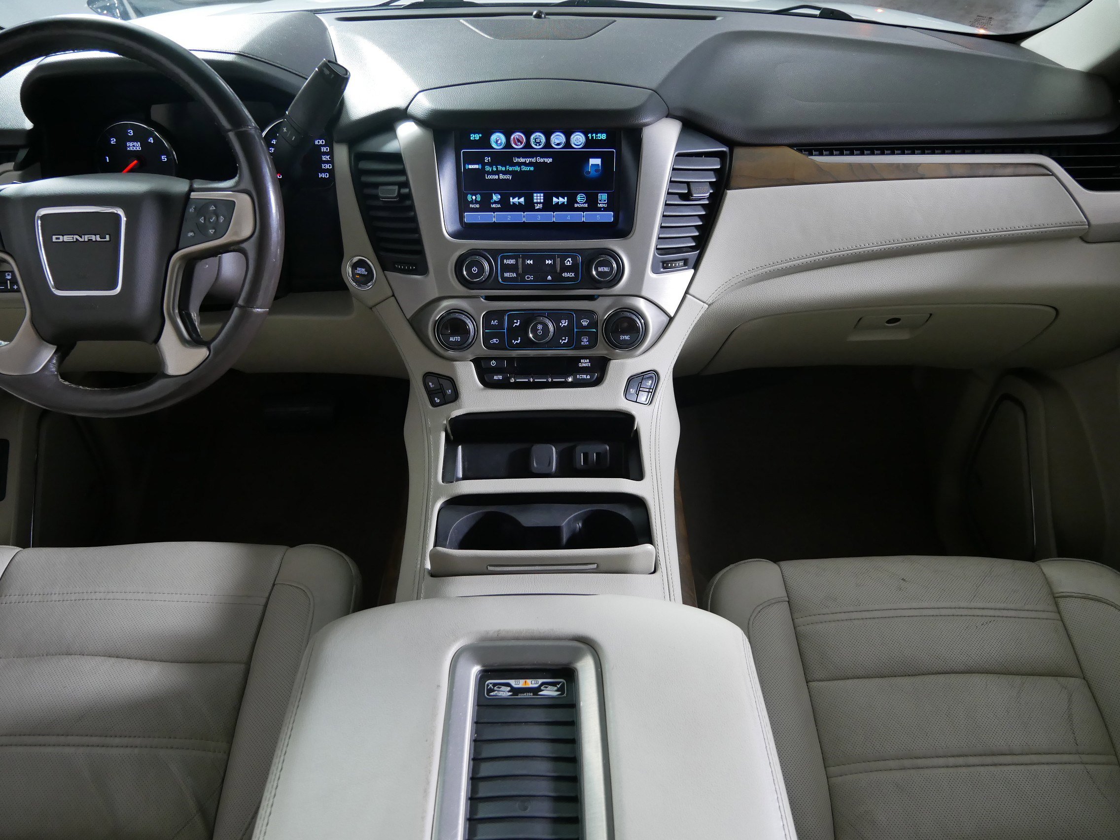 Used 2019 GMC Yukon XL Denali w/ Denali Ultimate Package image 10