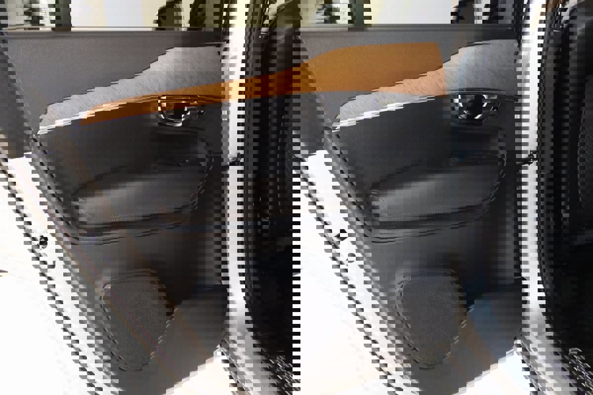 Used 2022 Volvo XC90 T6 Momentum w/ Advanced Package image 47