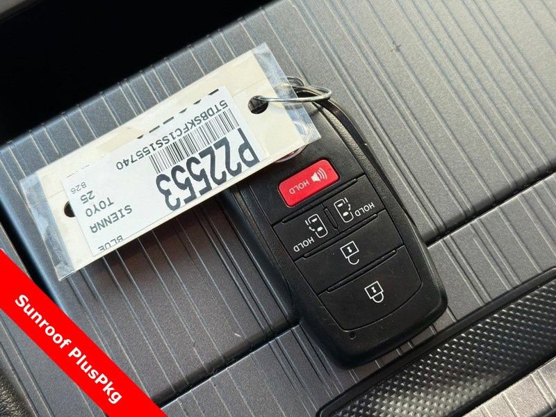 Used 2025 Toyota Sienna LE w/ LE Plus Package image 31