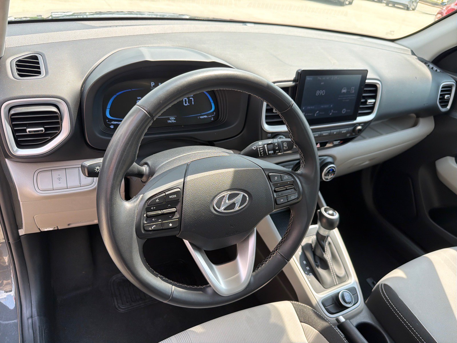 Used 2025 Hyundai Venue SEL FWD image 12