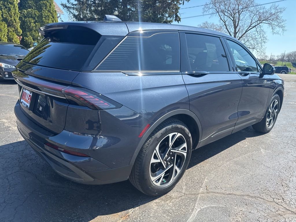 Used 2024 Lincoln Nautilus Premier w/ Jet Appearance Package image 9