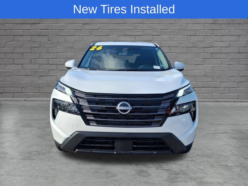Used 2026 Nissan Rogue SV FWD image 2